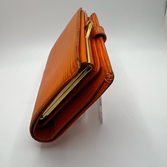 GUC Louis Vuitton Orange Epi Compact Wallet - Picture 4 of 9